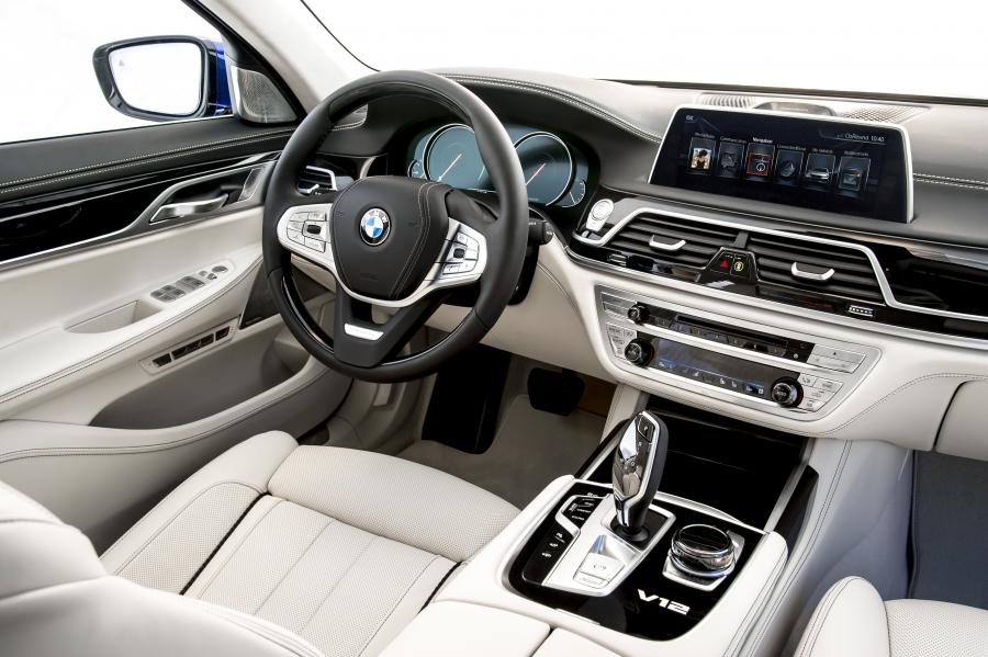 Интерьер BMW M760Li xDrive V12 Excellence Manufactur 2017 года  (фото 5 из 6)